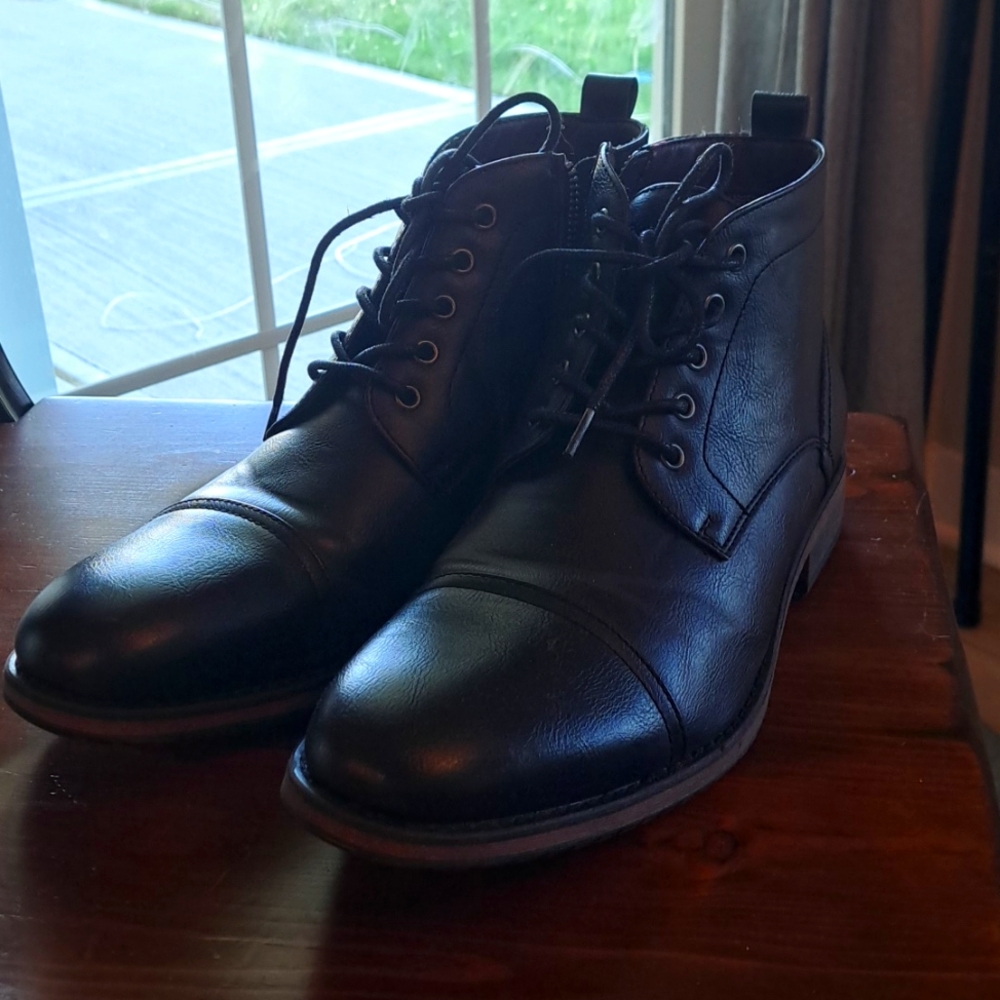 Perry Ellis Manning ii boots